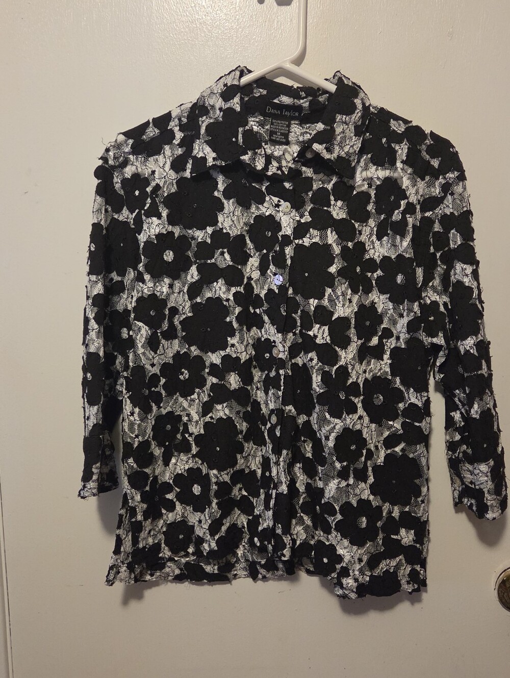 Dana Taylor Black & White Floral Button-Up Blouse